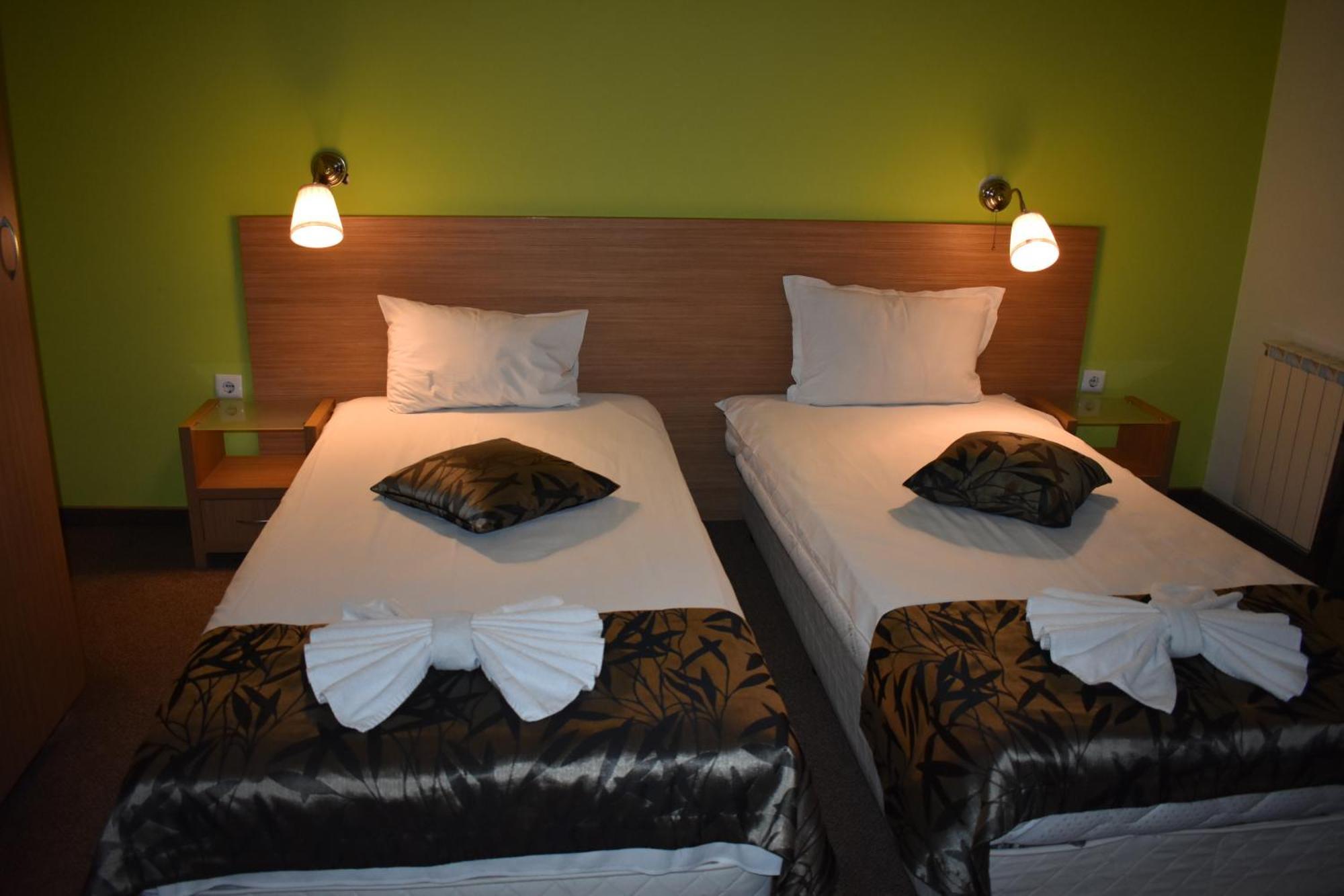 Green Hisar Hotel Family Hisarya Bagian luar foto