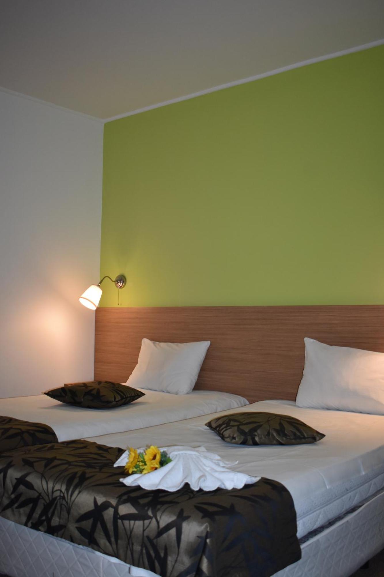 Green Hisar Hotel Family Hisarya Bagian luar foto