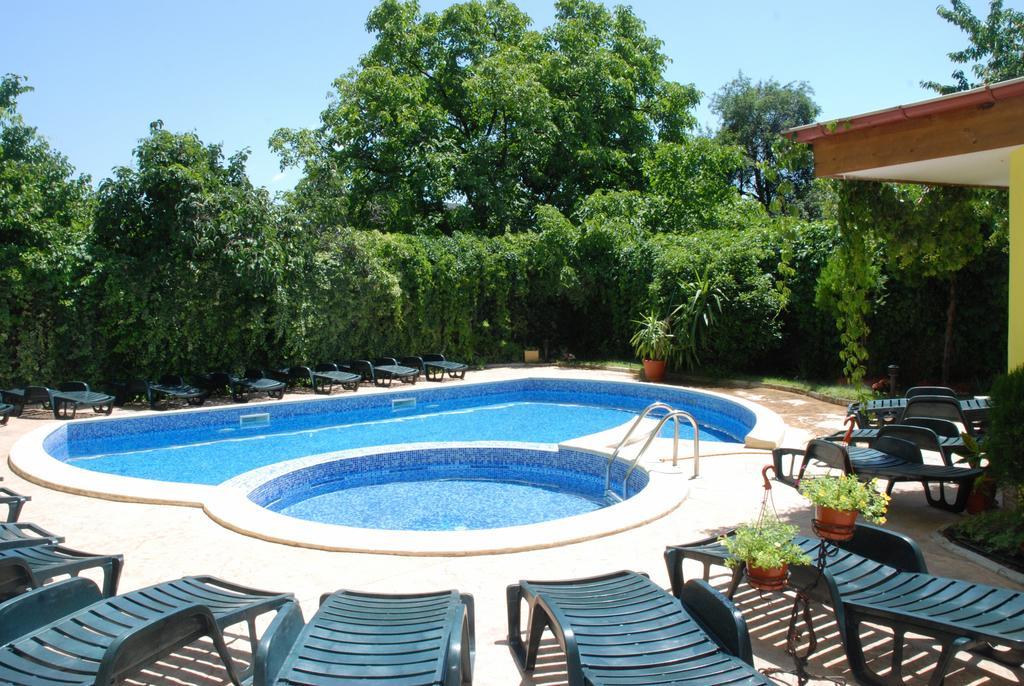 Green Hisar Hotel Family Hisarya Bagian luar foto